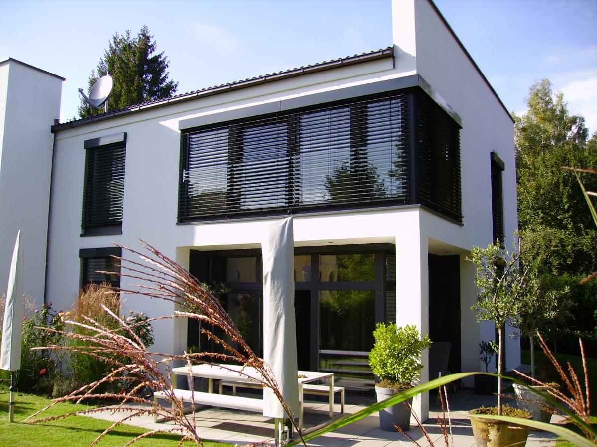 Modernes Doppelhaus im Bauhausstil Gauting mit Terasse